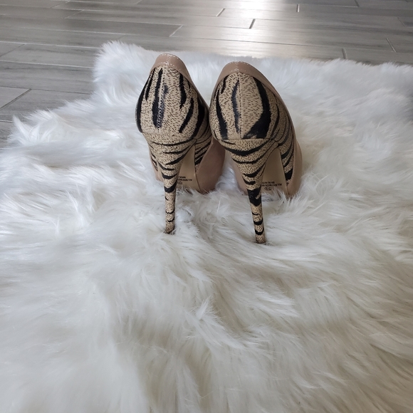 Liliana platform pump - Picture 2 of 3